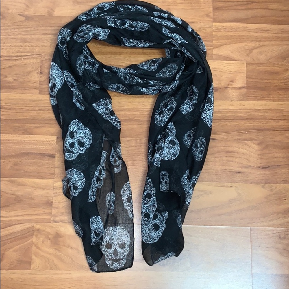 NWT H & M Divided Black Skull Scarf